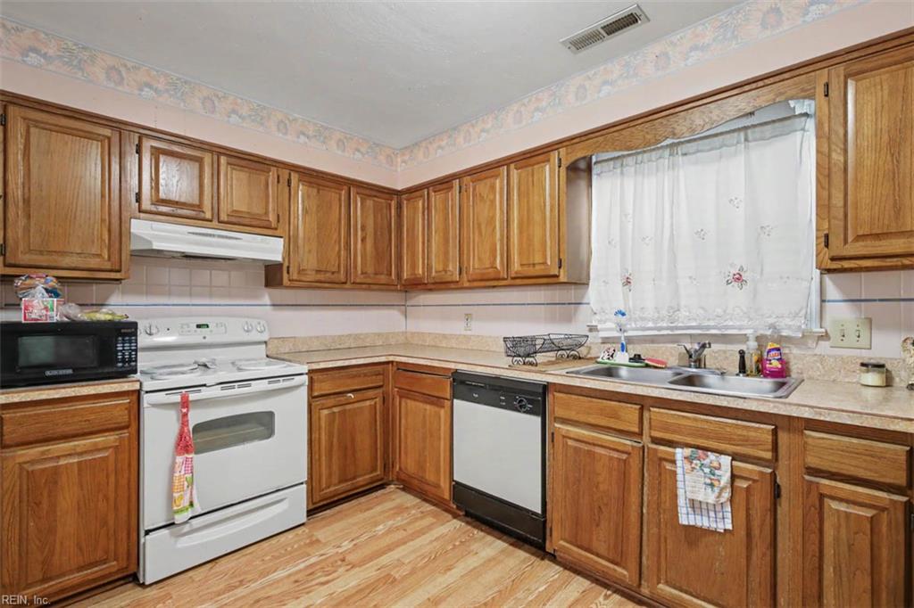 2429 Creekmore Ct Property Photo 12