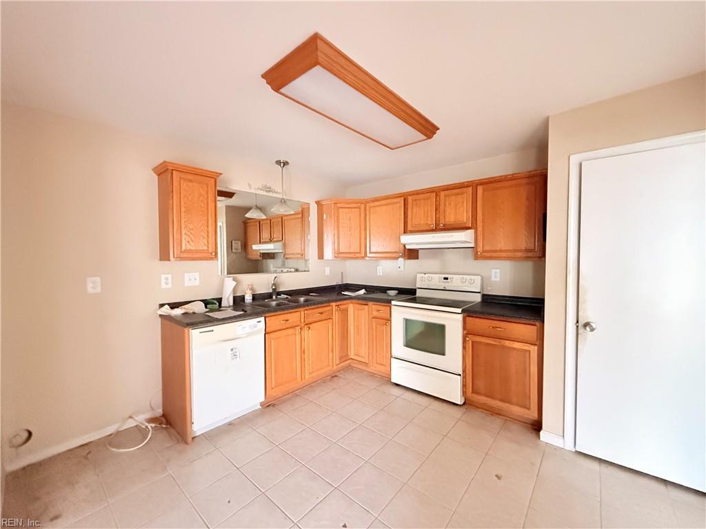 1136 Lord Dunmore Dr Property Photo 3