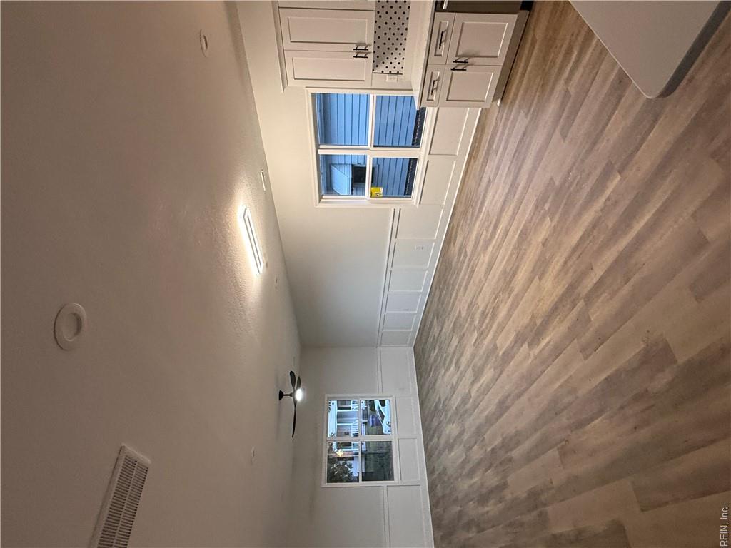 836 32nd St Property Photo 5