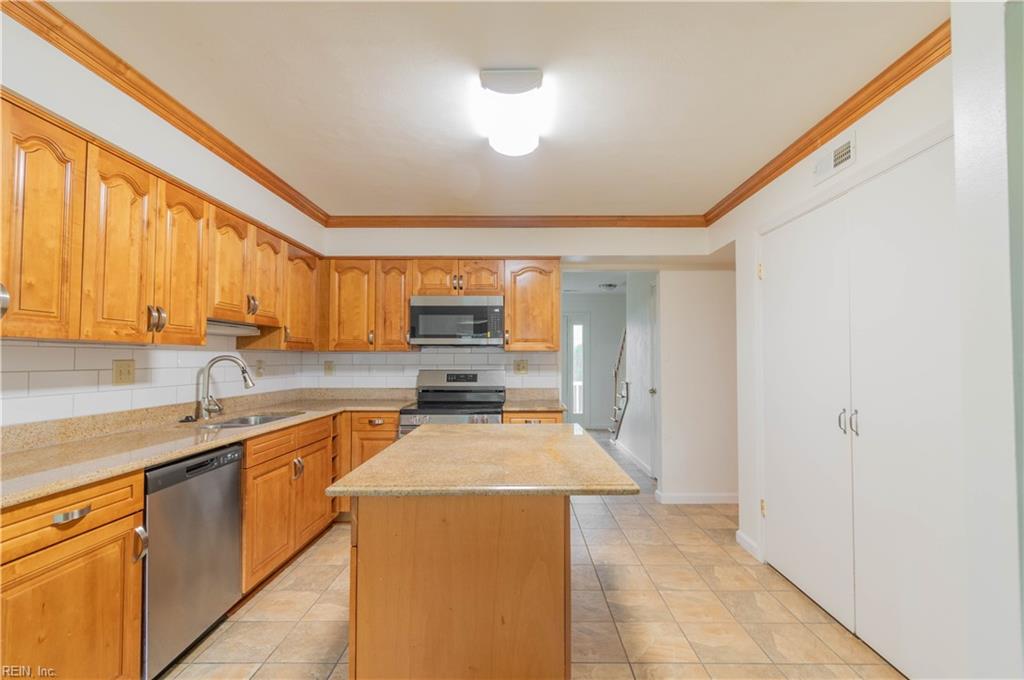 1020 Taylor Rd Property Photo 12
