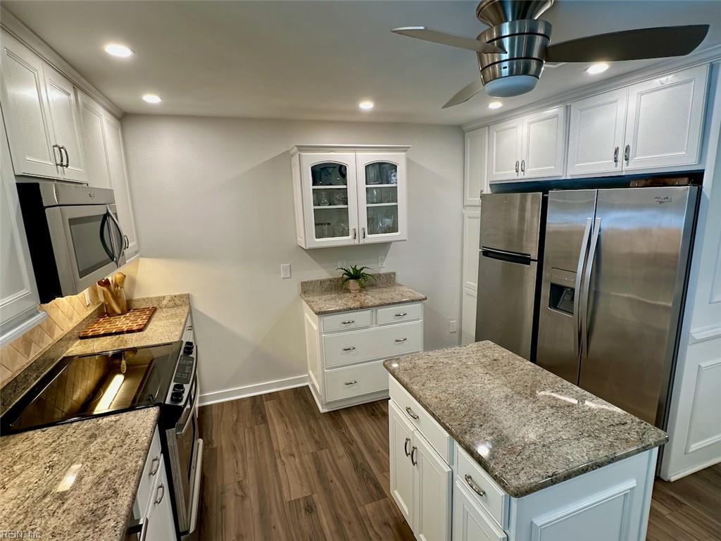 1060 Commodore Dr Property Photo 17