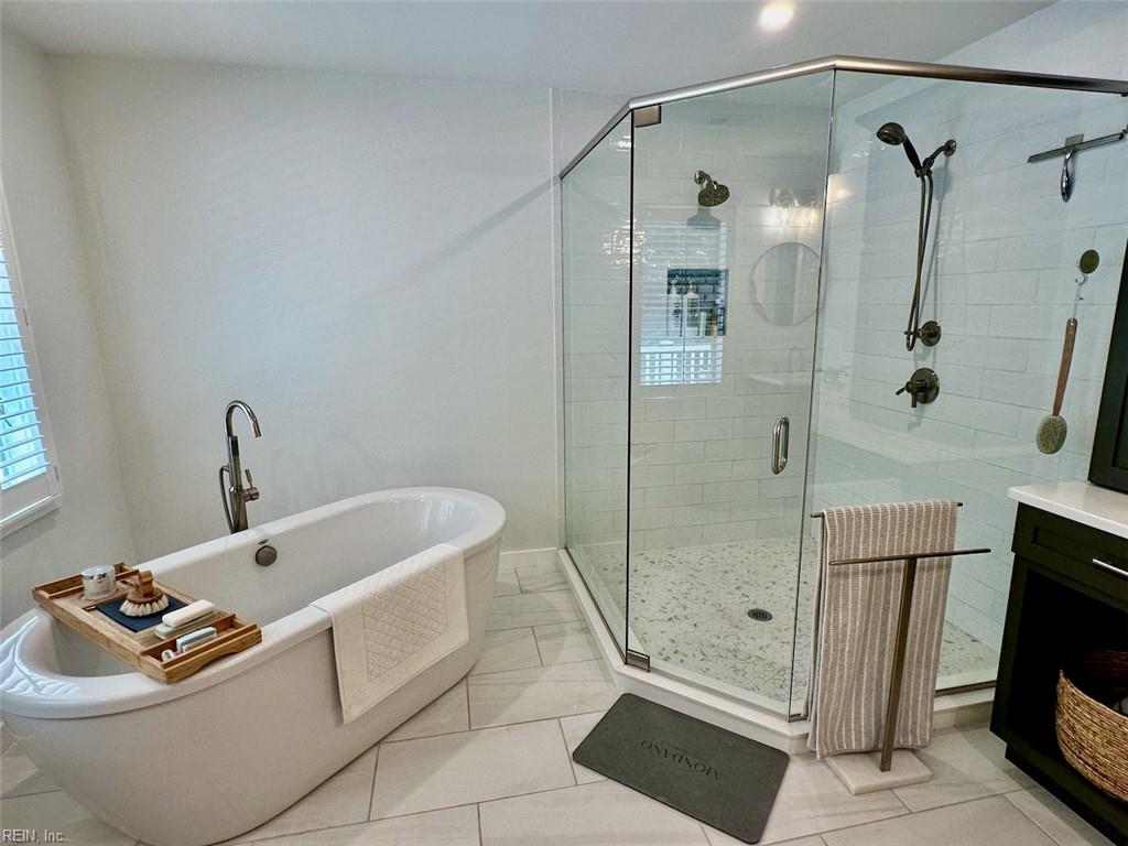 1060 Commodore Dr Property Photo 36