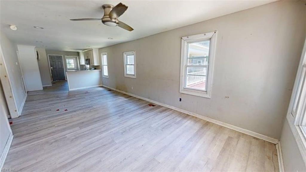 2404 E Washington St Property Photo 2