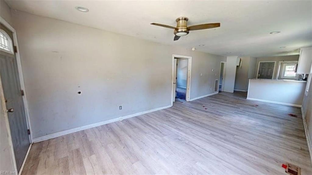2404 E Washington St Property Photo 3