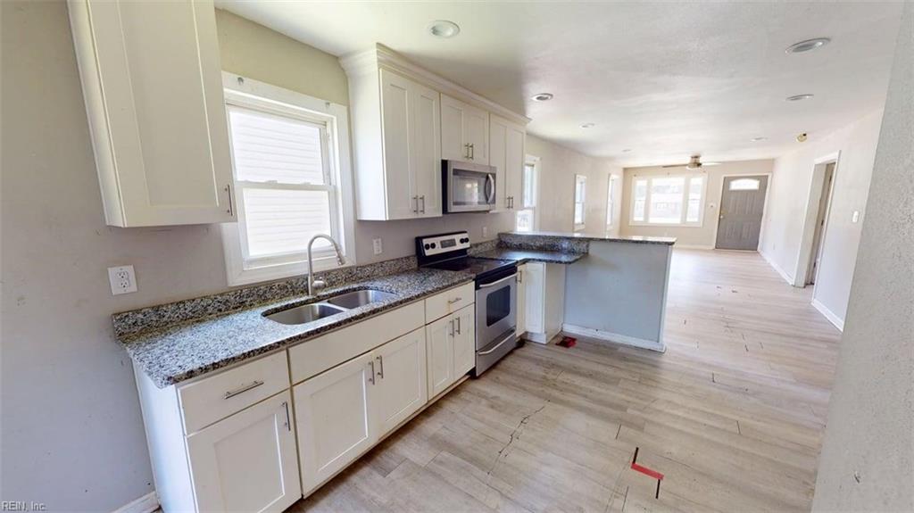 2404 E Washington St Property Photo 11