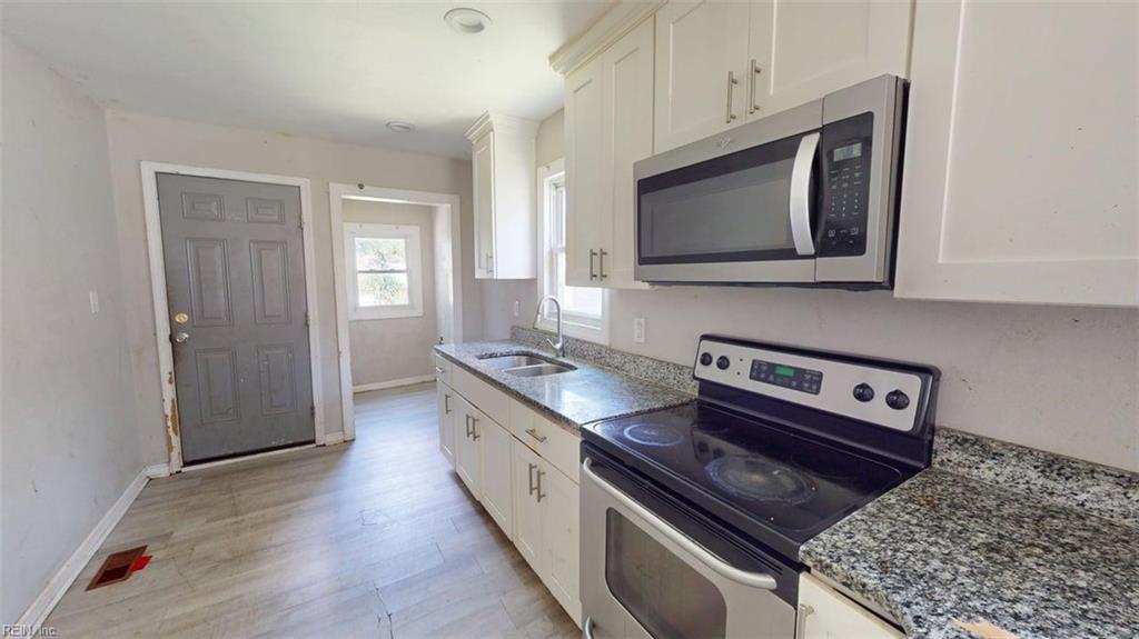 2404 E Washington St Property Photo 14