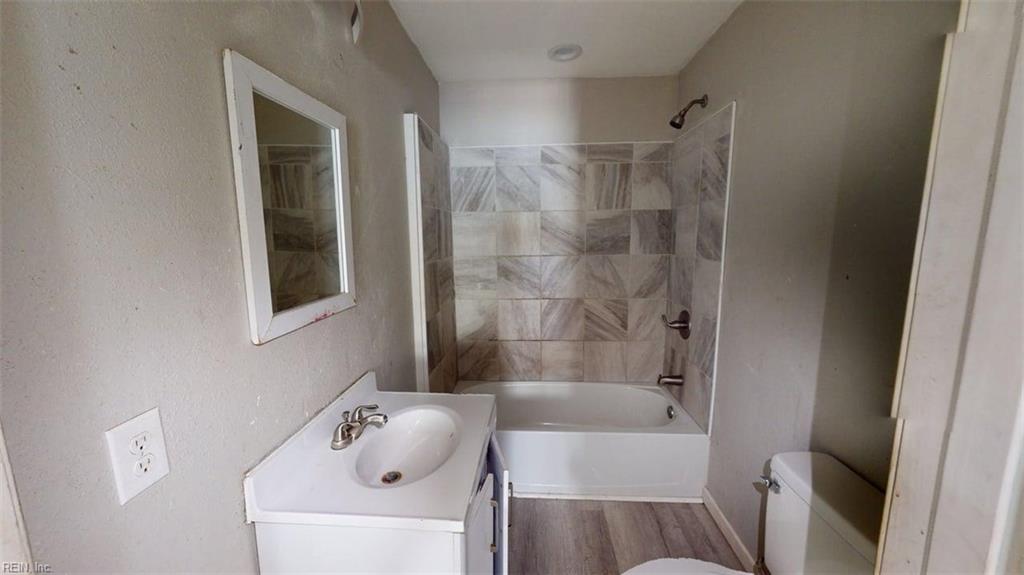 2404 E Washington St Property Photo 24