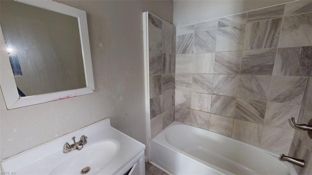 2404 E Washington St Property Photo 25