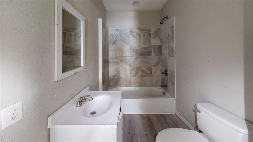 2404 E Washington St Property Photo 27