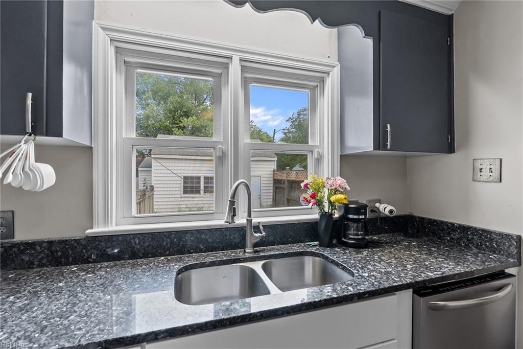 1814 Canterbury Rd Property Photo 10