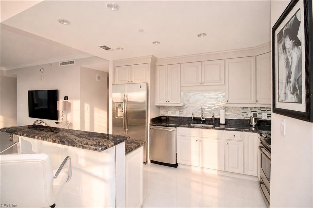 4545 Commerce St Property Photo 13