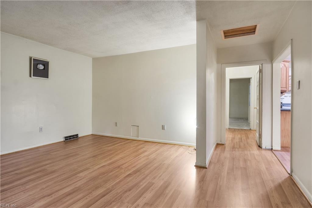 228 Oaktree Rd Property Photo 17