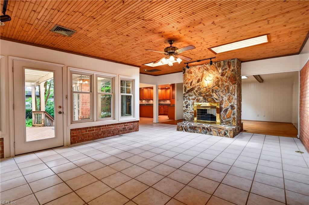 2000 Bay Breeze Ct Property Photo 27