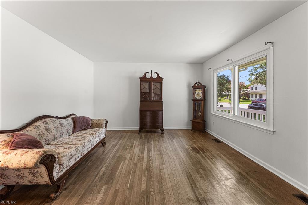 1 Garrett Dr Property Photo 8