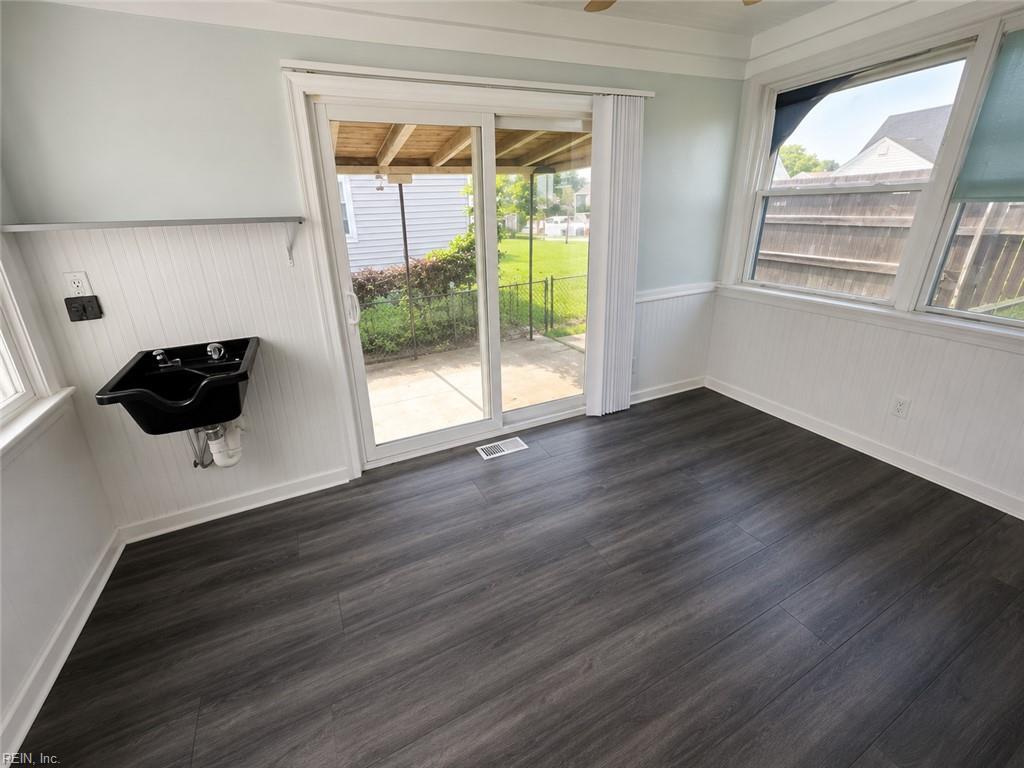 1808 Croyden Rd Property Photo 8