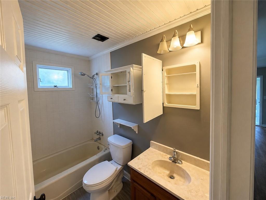 1808 Croyden Rd Property Photo 9