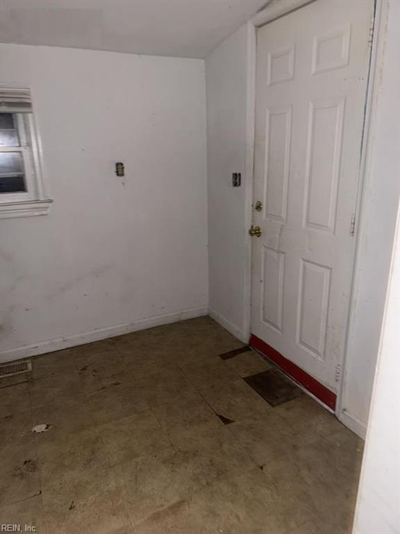 1808 Croyden Rd Property Photo 13