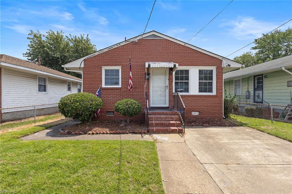 906 37th St Property Photo 1