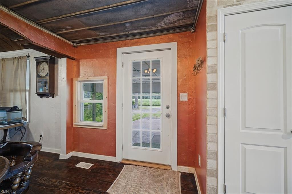 1303 Turnpike Rd Property Photo 5