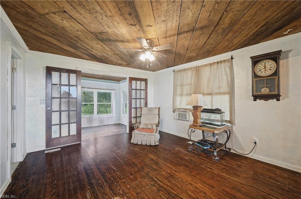 1303 Turnpike Rd Property Photo 10
