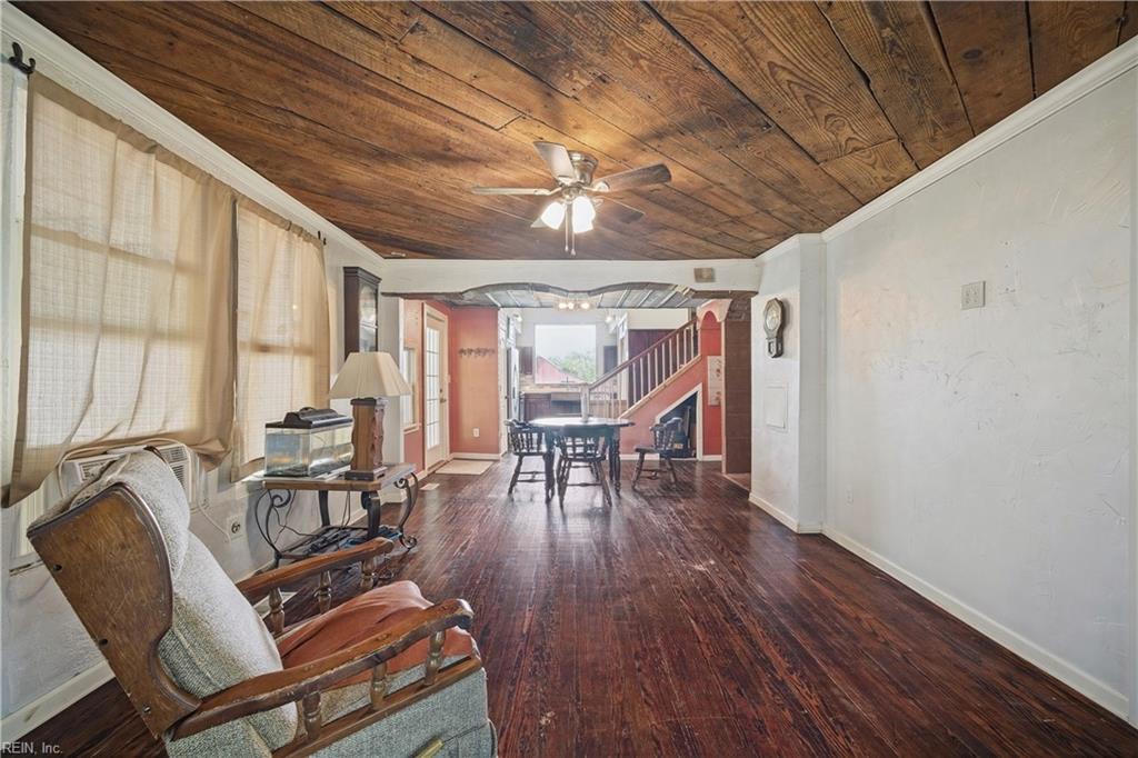1303 Turnpike Rd Property Photo 11