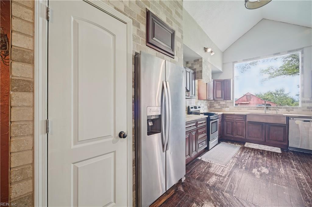 1303 Turnpike Rd Property Photo 15