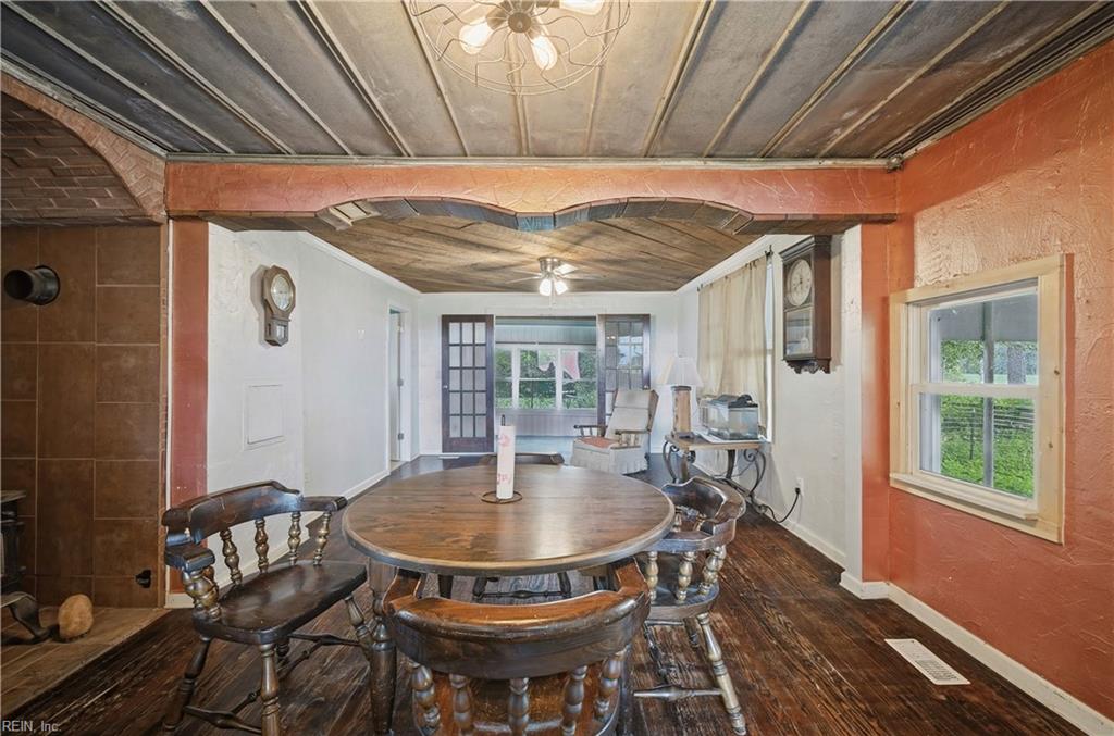 1303 Turnpike Rd Property Photo 16