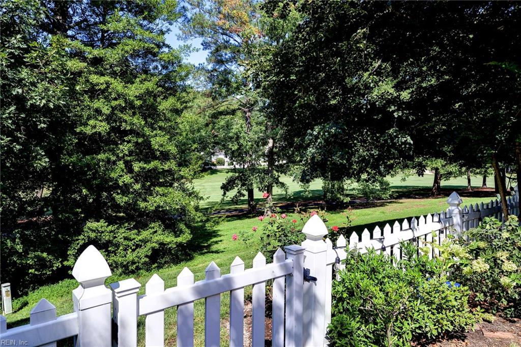 230 Par Dr Property Photo 3