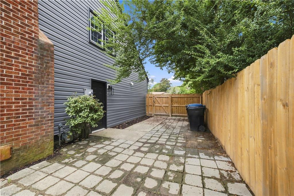 1032 Yardley Lndg Property Photo 26