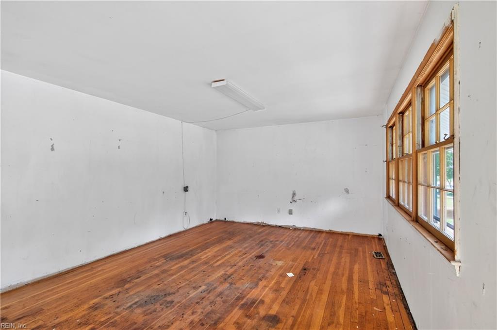 211 Mona Dr Property Photo 4