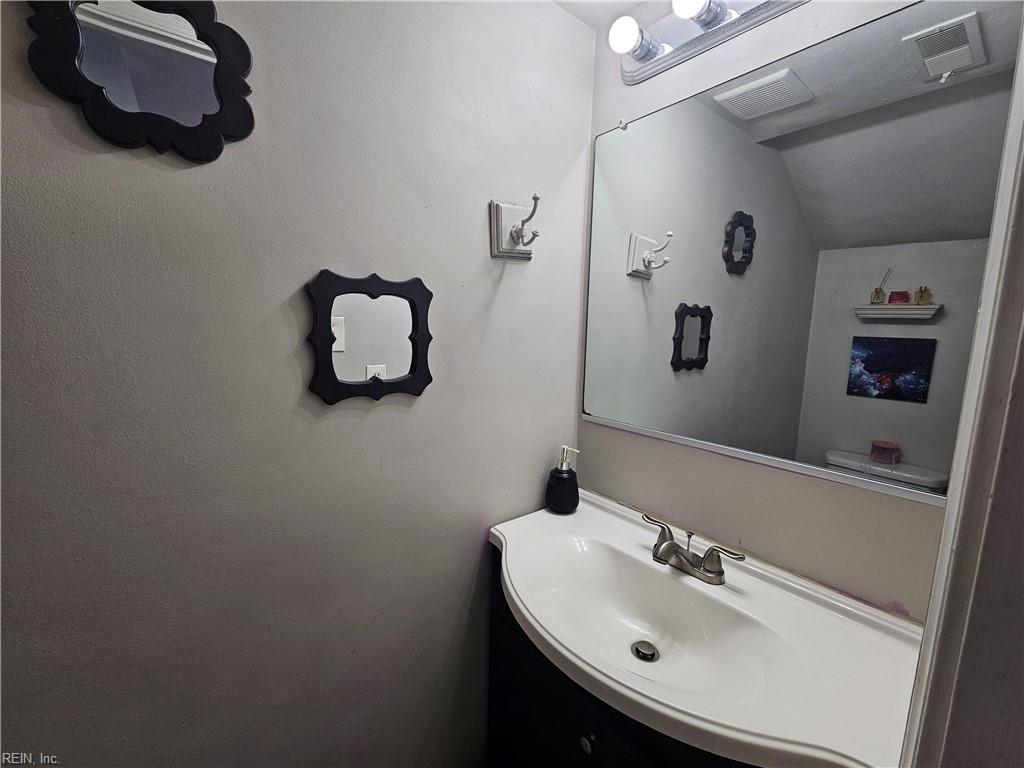 3202 Clover Rd E Property Photo 6