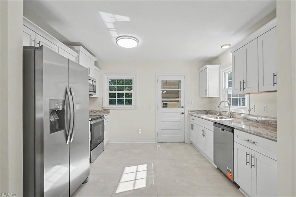 798 Old Oyster Point Rd Property Photo 13