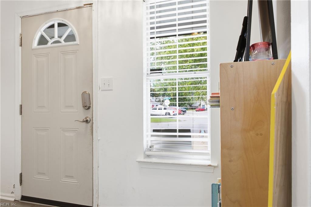 176 Wexford Dr E Property Photo 2