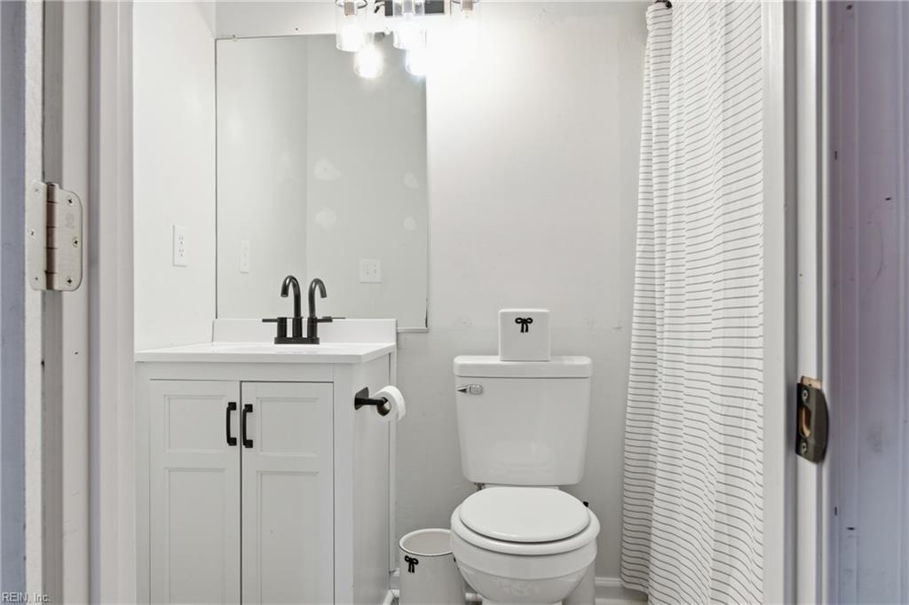176 Wexford Dr E Property Photo 3