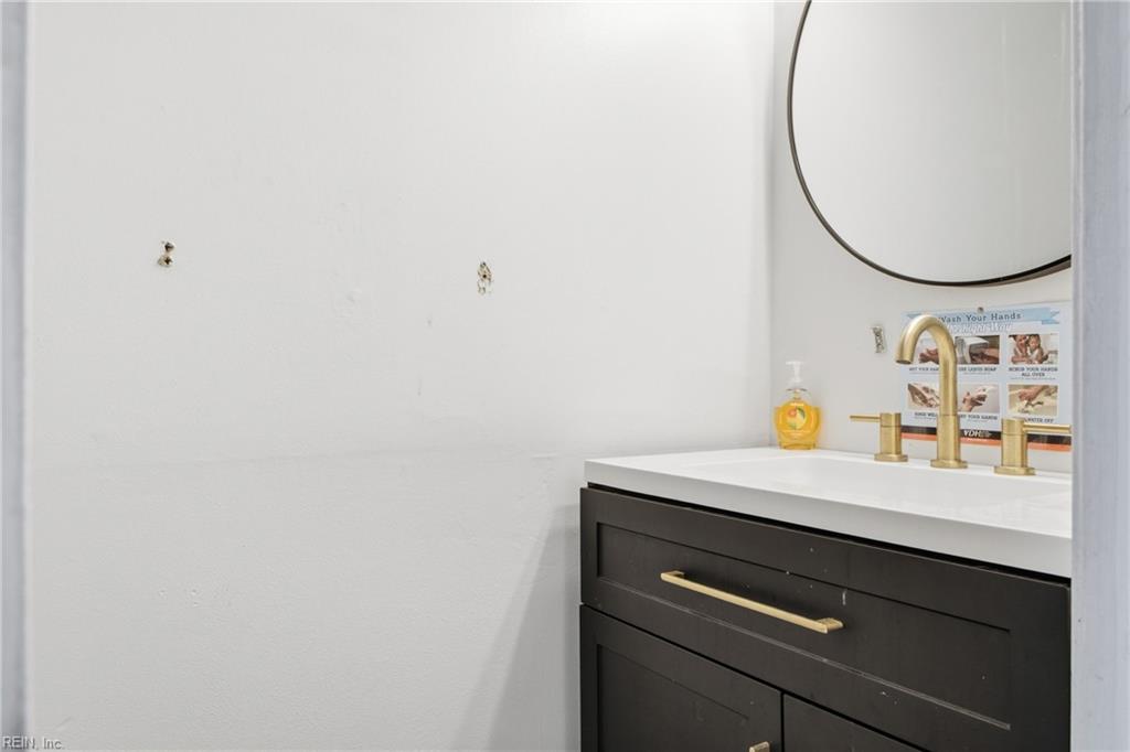 176 Wexford Dr E Property Photo 14
