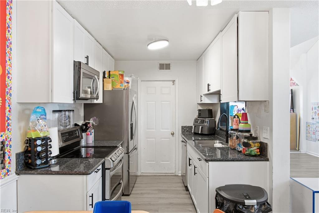 176 Wexford Dr E Property Photo 16