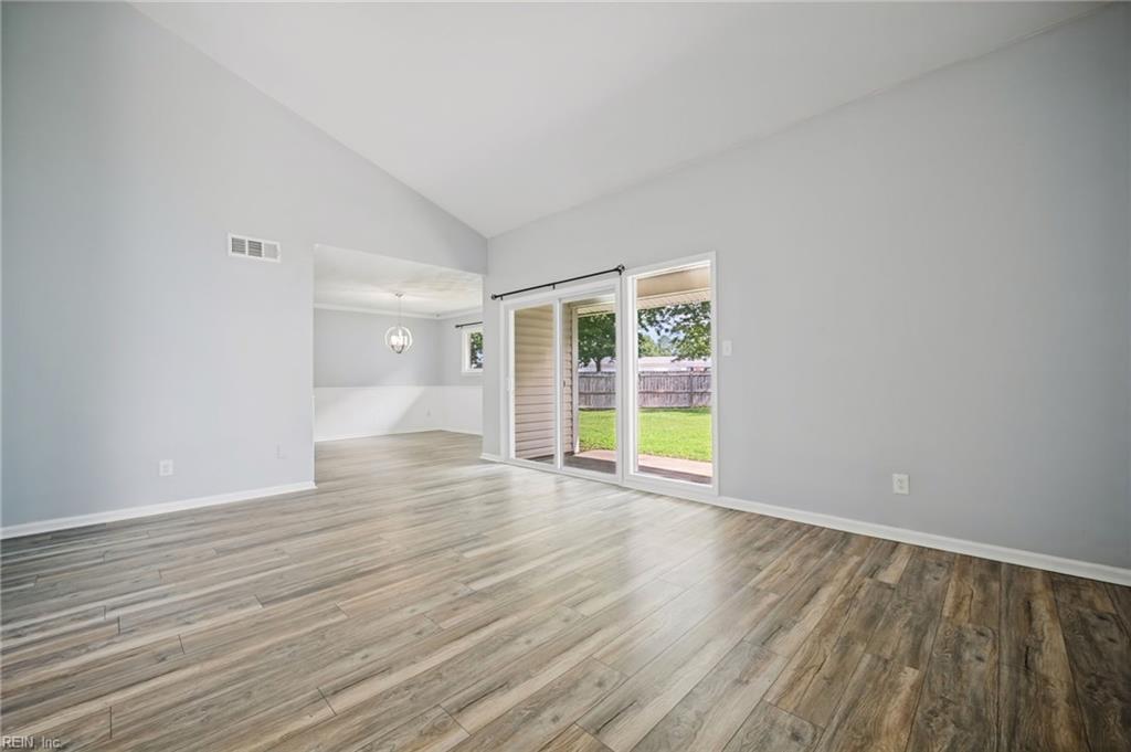 1424 Planting Ct Property Photo 3