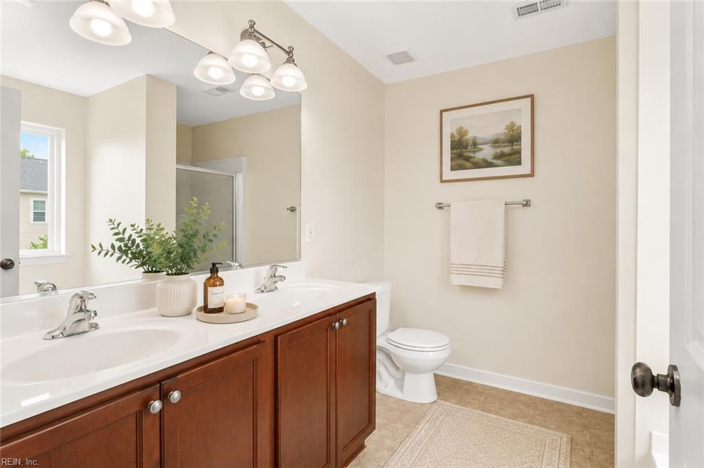 114 Cotswold Ct Property Photo 6