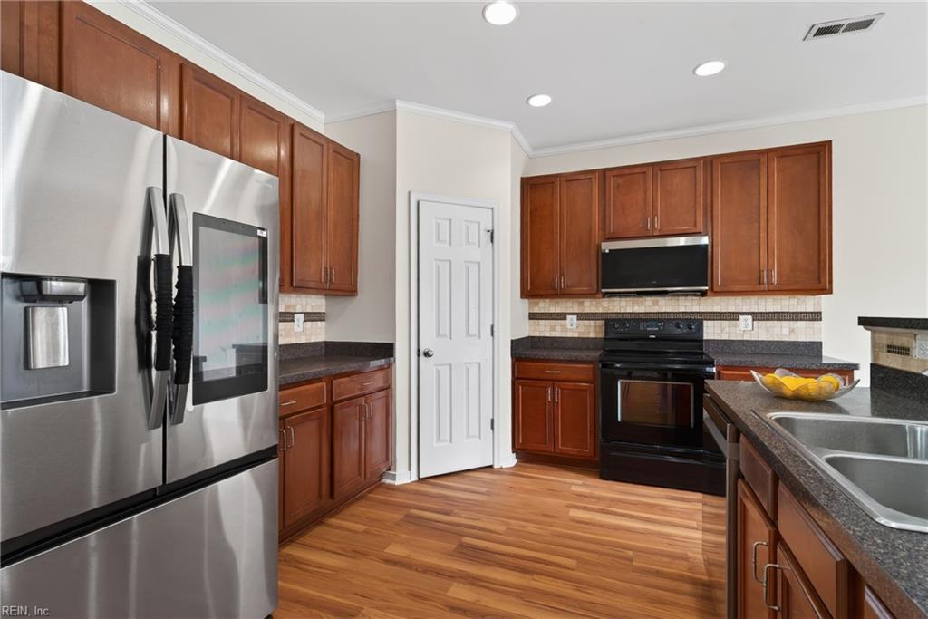 114 Cotswold Ct Property Photo 11