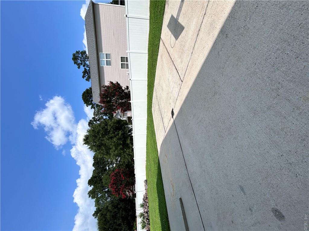 114 Cotswold Ct Property Photo 15