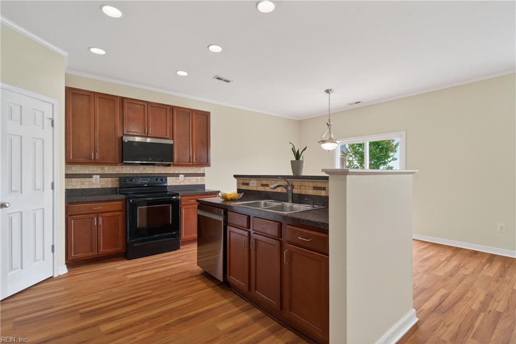 114 Cotswold Ct Property Photo 18