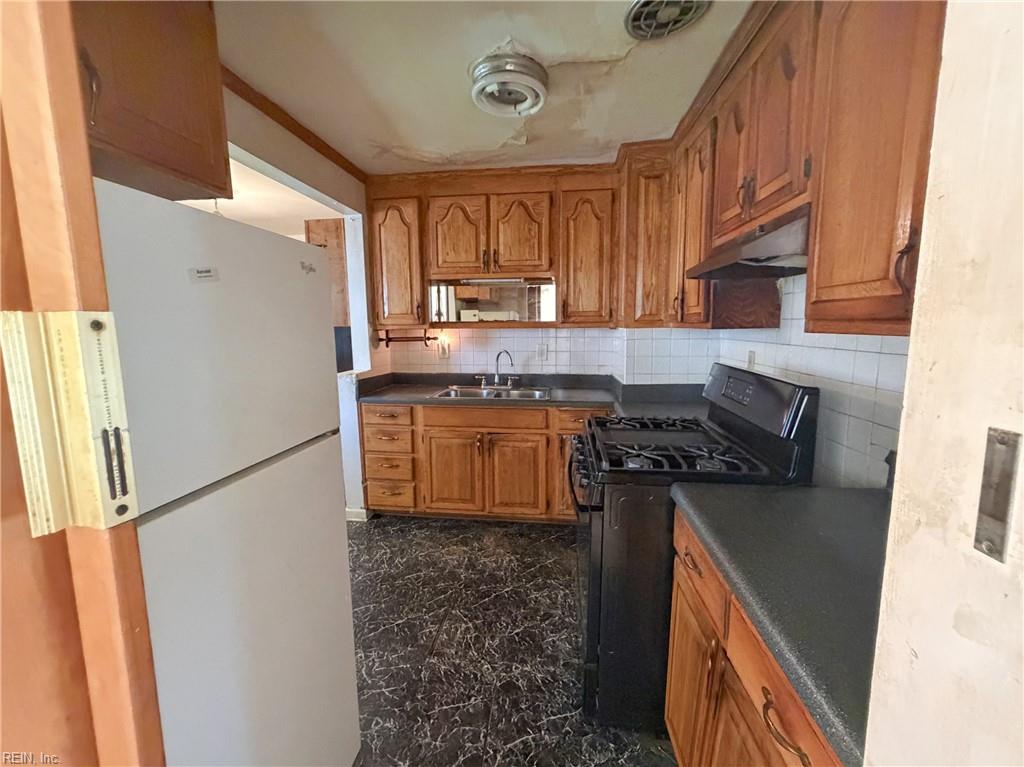 851 Widgeon Rd Property Photo 3
