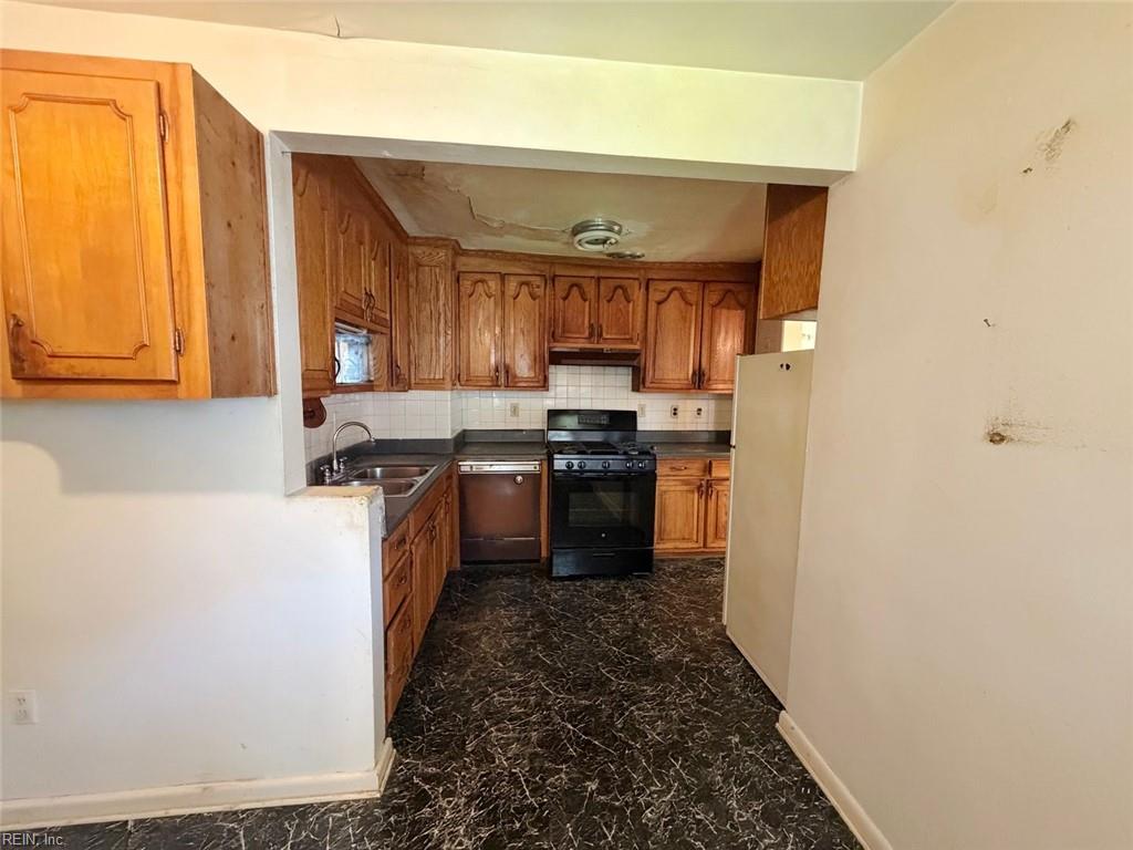 851 Widgeon Rd Property Photo 4