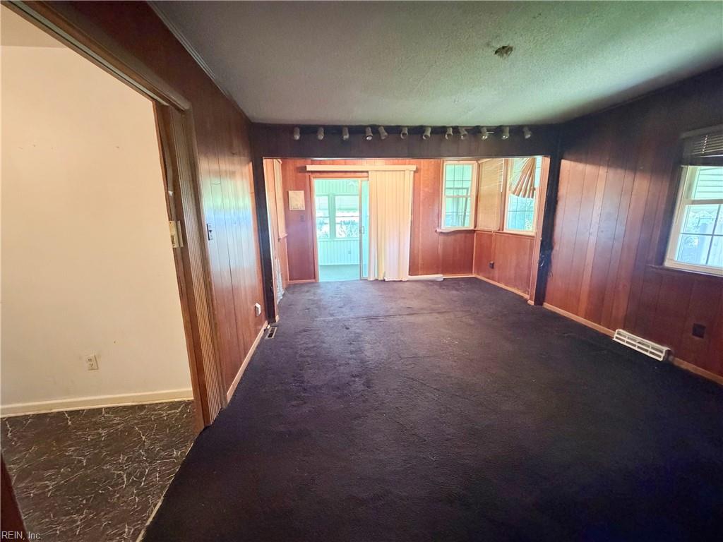 851 Widgeon Rd Property Photo 7