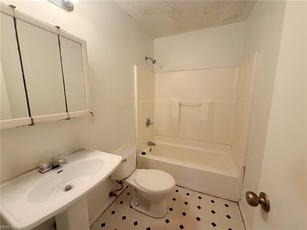 851 Widgeon Rd Property Photo 11