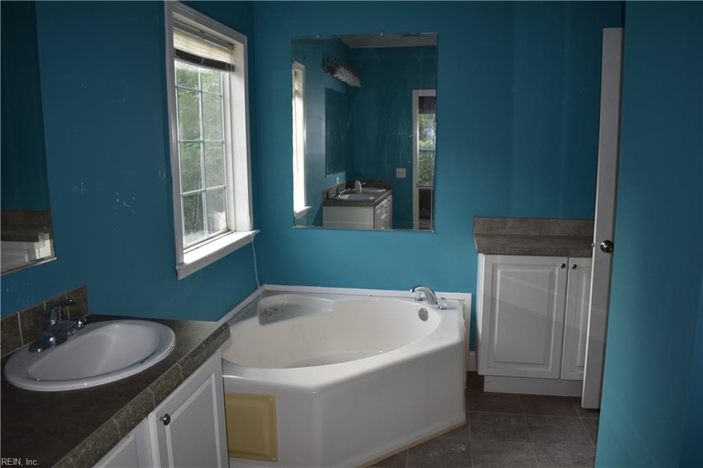 6250 Farmers Dr Property Photo 11