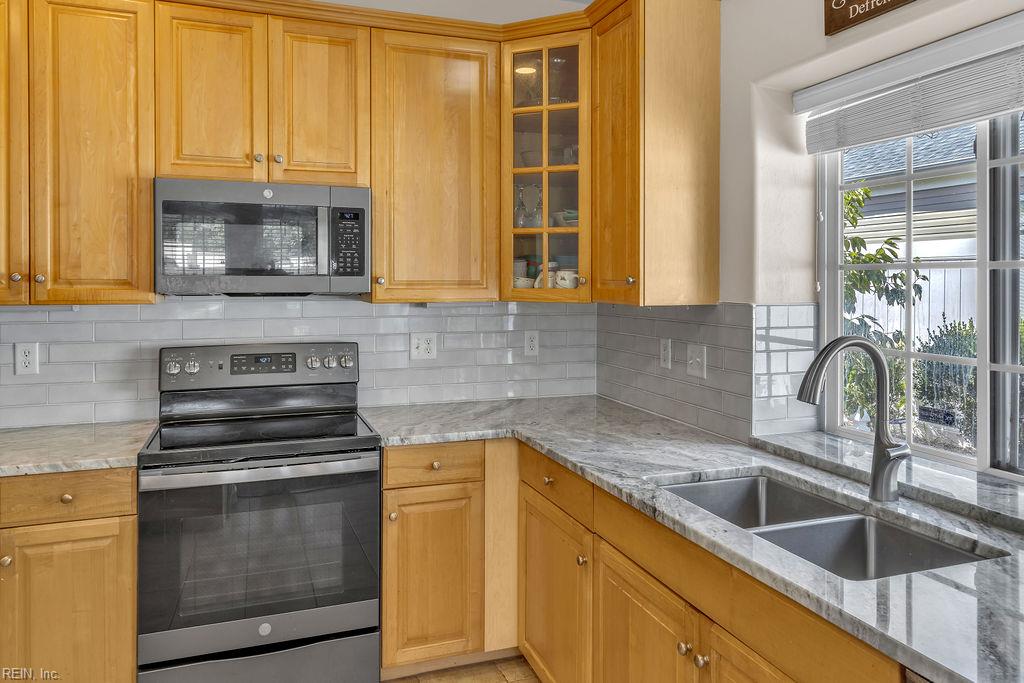 808 Monroe Ct Property Photo 14
