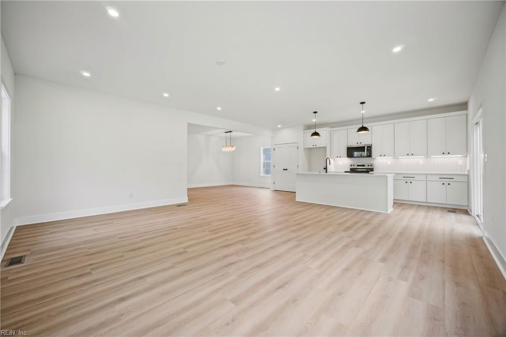 229 La Salle Ave Property Photo 7
