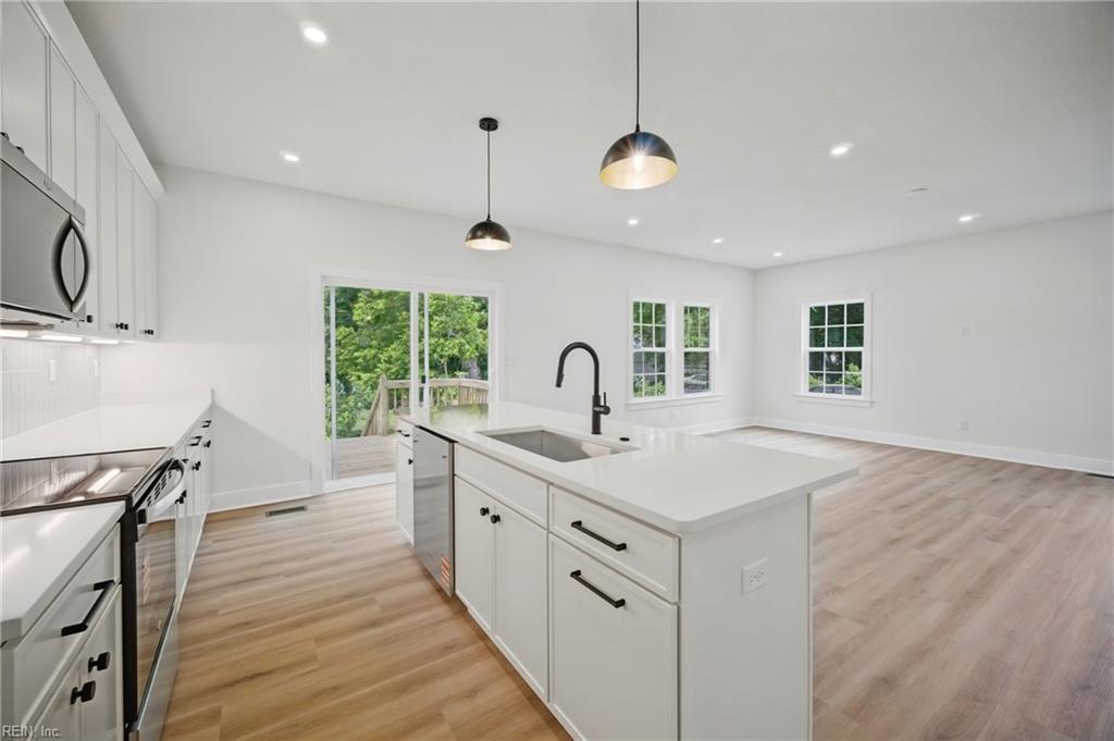 229 La Salle Ave Property Photo 8