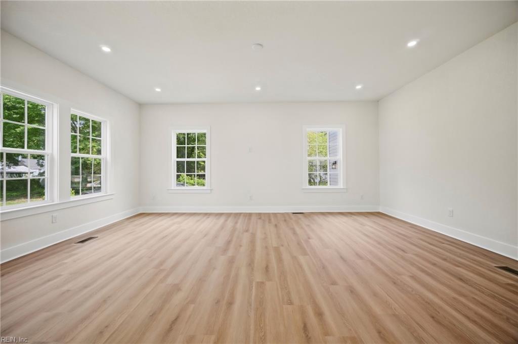 229 La Salle Ave Property Photo 9